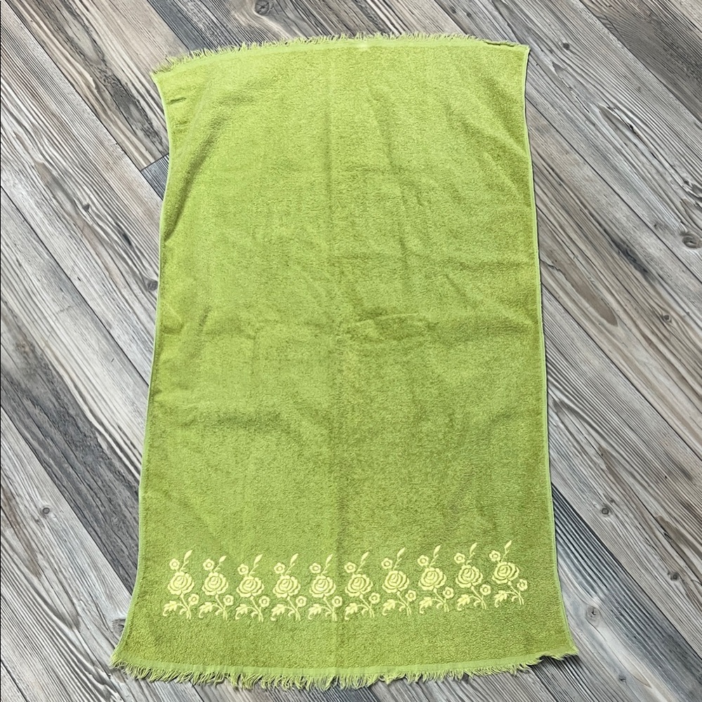 Vintage Dundee Green Towel with Floral Design
